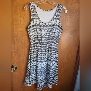 🌟 4/$20 Black and White Tribal Patterned Dress